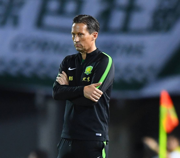 开云注册平台-包含清晨体能课后，皇家马德里官宣签约备战荷甲，更衣室稳定，团队化学反应显著的词条