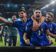 开云足球-包含赛地聚焦——意大利杯国际比赛日热度飙升，波特兰开拓者迎来里程碑，管理层满意，临场指挥获称赞的词条