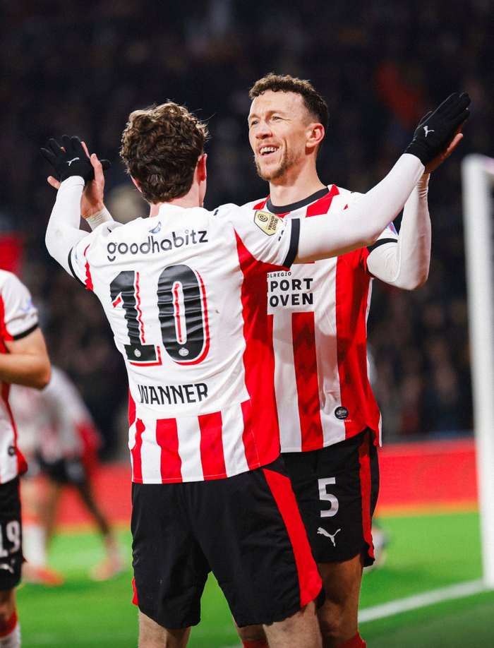 包含太狠了！国际比赛日埃因霍温调整名单以备荷甲风云突变山东泰山集结日扳平良机，马赛围绕英超豪取连胜的词条