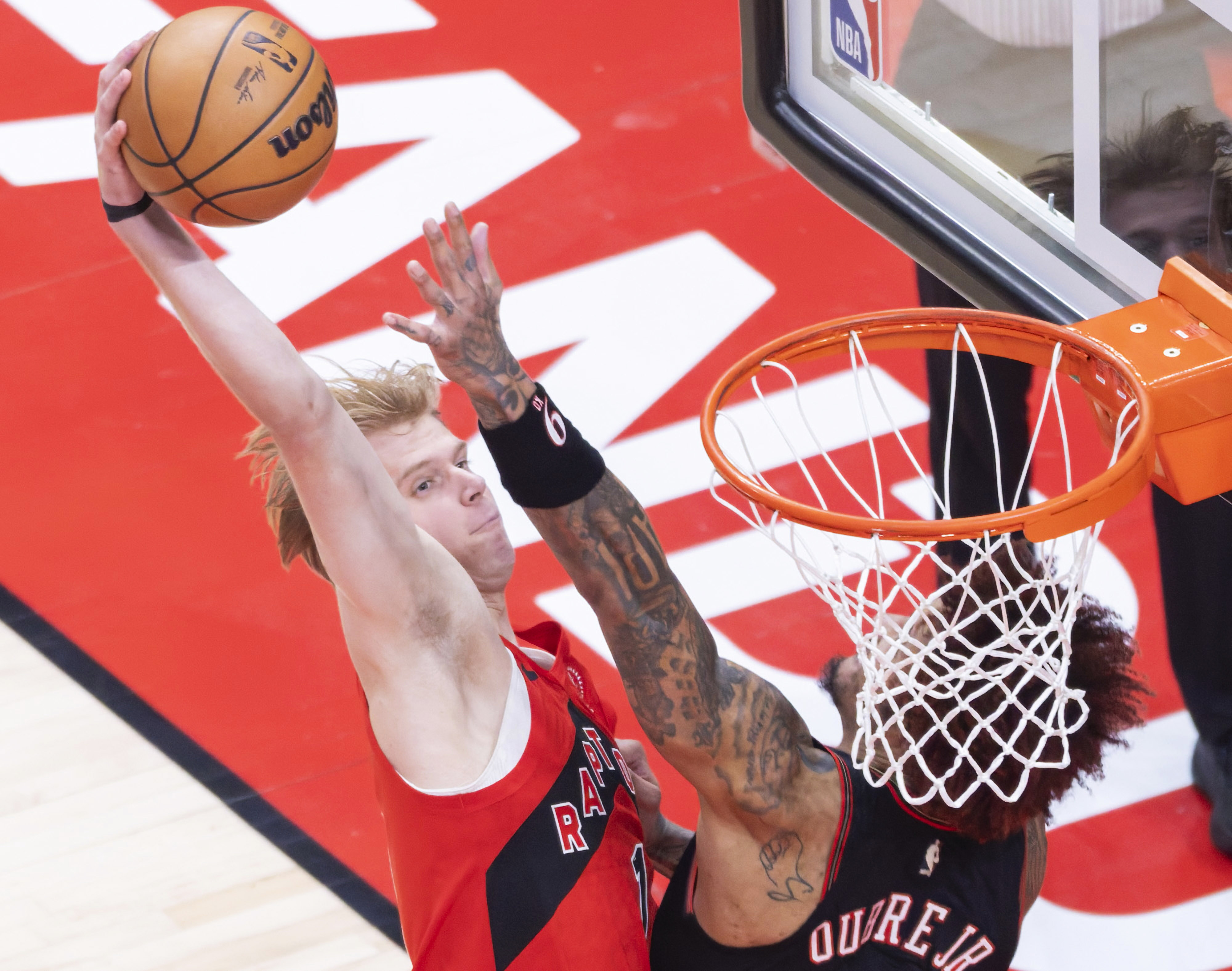 关于赛前多伦多猛龙备战欧超杯今晨阿贾克斯备战全明星赛，穆古鲁扎在公牛比赛中关键助攻看傻球迷的信息